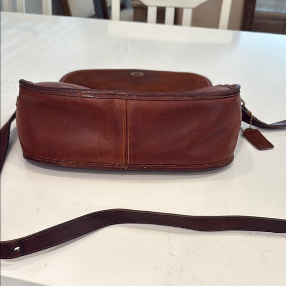 COPY - Heavily Patina-ed Vintage Coach City Bag in British Tan - Picture 5 of 11